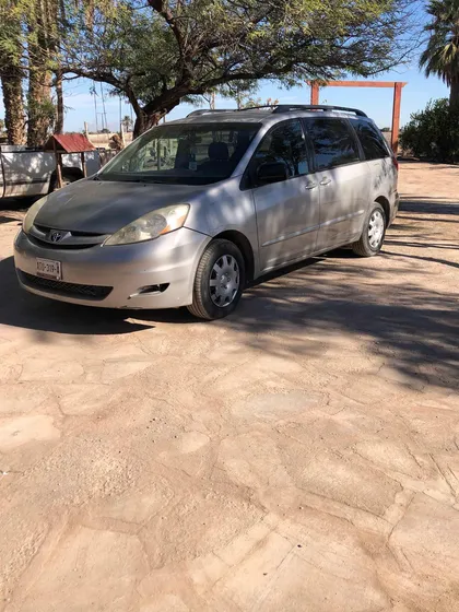 Toyota Sienna Le
