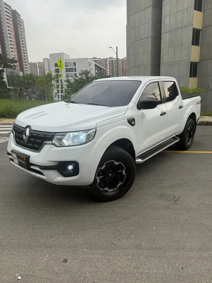 Renault Alaskan 2.5 Diesel 4x4