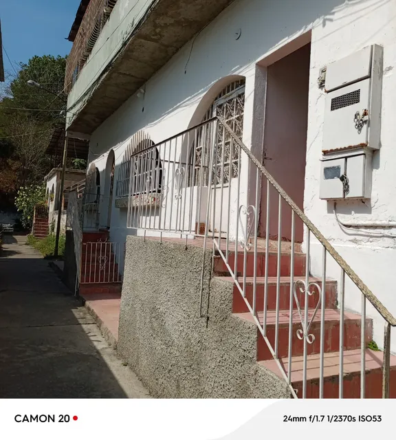 Venta Casa Multifamiliar Con 5 Apartamentos, Ubicada En Los Naranjos Guarenas Edo. Miranda Yh