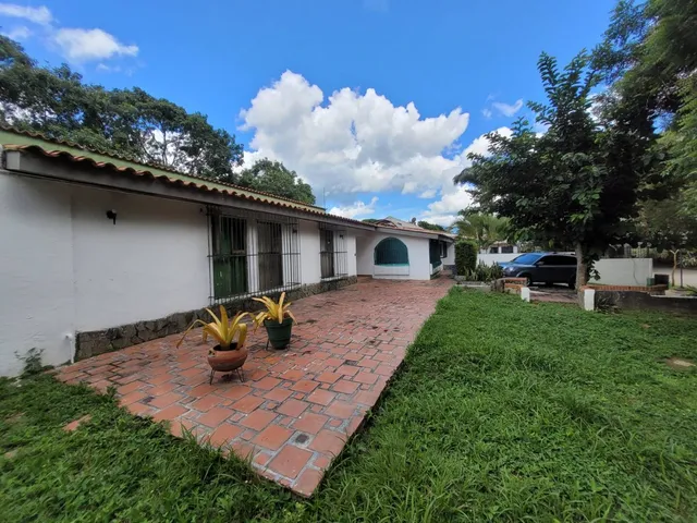 Se Vende Impecable Casa En La Urbanizacion La Entrada Ii