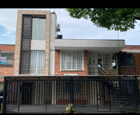 Venta Casa Con Renta Primero De Mayo Sur Central Cali (gh)