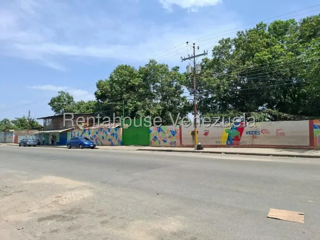 Excelente Oportunidad De Inversion Lote De Terreno En Venta Comercial Y Residencial Cercano A Comercios Via Principal A Pie De Calle Con Dos Locales Comerciales Y Casa De Habitacion Listo Para Ti.