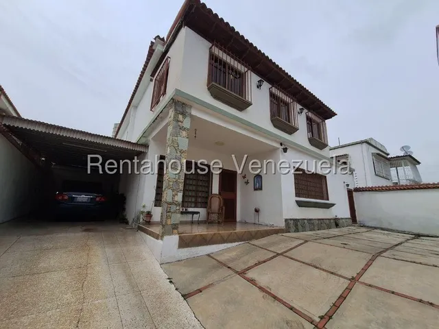 Ms: 25-23224 Se Vende Amplia E Iluminada En Calle Privada, Casa En Vista Alegre. A=450m2, 6h, 3b, 5p.
