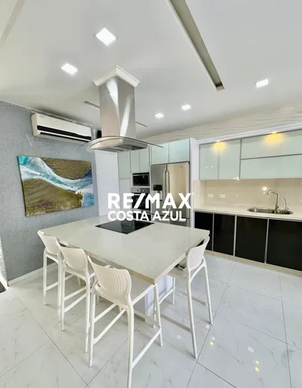 Remax Costa Azul Vende Hermoso Town House De 115m², Villa Los Corales, Tucacas