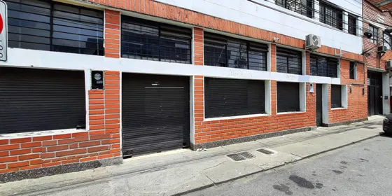 En Venta Local Comercial En Punto Muy Comercial 