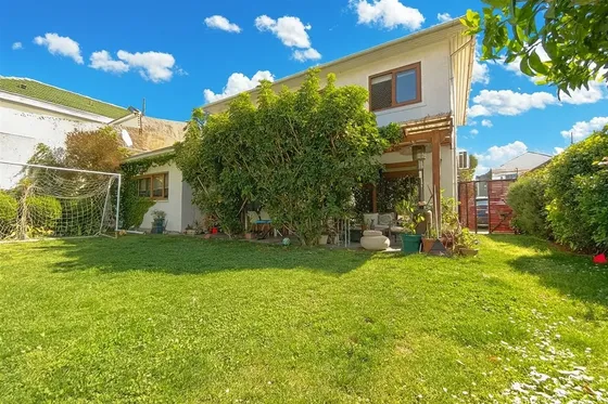 Casa En Venta De 4 Dorm. Jardín Y Piscina En Providencia