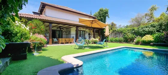 Casa En Venta De 5 Dorm. En Peñalolén