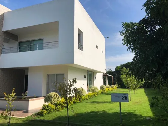 Amplia Casa Campestre En Venta En Conjunto Cerrado En Montería.