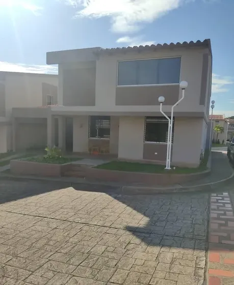 Venta De Casa Remodelada En Puerto Ordaz, Urb. La Antillana