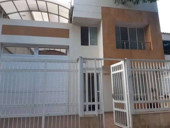 Venta Casa El Ingenio 2 Pisos Con Terraza
