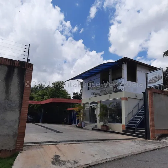 Local En Venta Inm Los Colorados Con Excelente Ubicación, Ideal Para Auto Lavado, Compra-venta De Vehículos, Taller U Otro Tipo De Negocio. 699 Mts2 De Terreno, Construcción De Dos Plantas. 23-12981