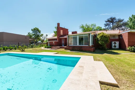 Casa En Venta Barrio Fisherton 4 Dormitorios Piscina 3 Baños Parque Bv. Argentino
