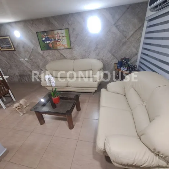 Casa En Venta En La Urb. Villas Apamate, Santa Rita, Aragua