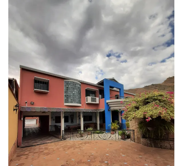 Venta Urb. La Floresta Casa 1100mts. Maracay Aragua