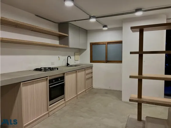 Casa De 3 Pisos Completamente Remodelada A Solo Pa...(mls#253295)