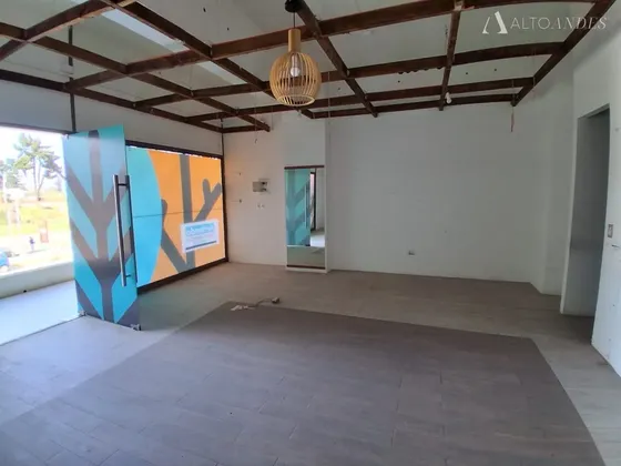 Local Comercial En Nuevo Sripcenter En Límite Reñaca Concón