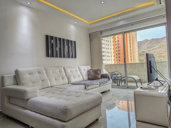 Johana Lazaro Vende Apartamento Con Balcón  *amoblado O Equipado* En Residencias Las Chimeneas.  *planta 50% Y Pozo.*  77 M²      *solo Clientes*