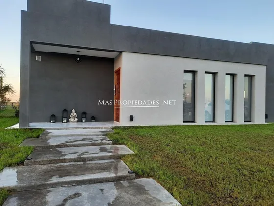 Casa En Venta En Canning Barrio San Lucas