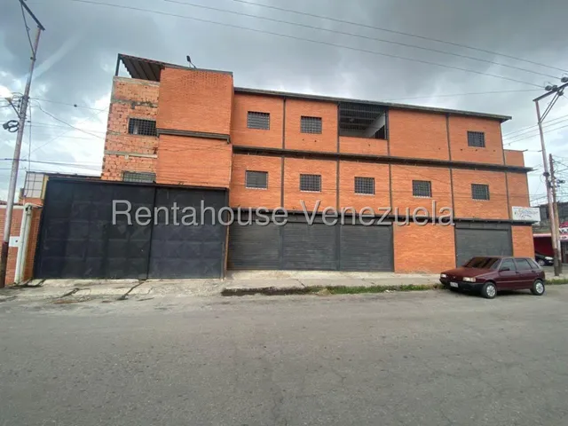 Dennymar, Vende Edificio Multiuncional Con Terreno Propio De 330m2 Con Todos Los Servicios Basicos Operativos A Pie De Calle B5a23373                                                                   