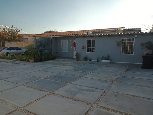 Casa En Venta En Urbanizacion Brisas Del Lago Ciudad Alianza Guacara. St
