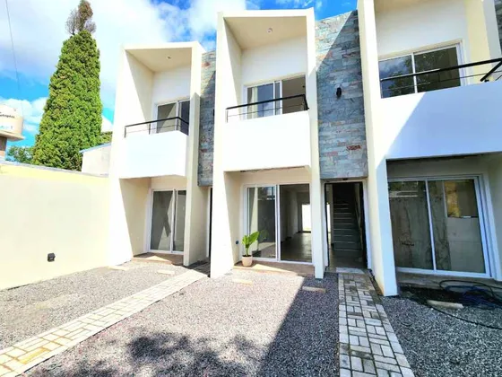 Duplex En Venta En Ituzaingo Norte