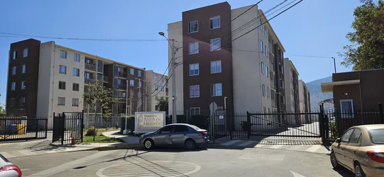  4° Piso. 3 Dormitorios, 2 Baños Y Estacionamiento