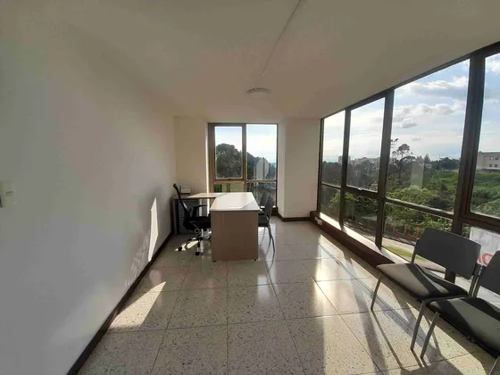 Oficina En Arriendo En Avenida Alberto Mendoza/ Manizales (27302).