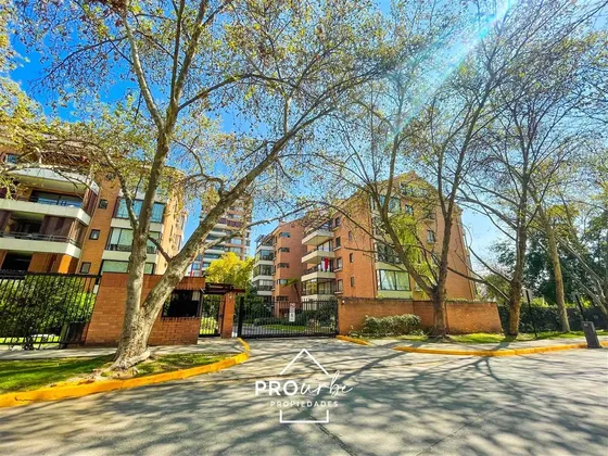 Departamento 1er Piso, 3 Dorm + Servicios, 2 Estacionamient