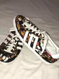 Tenis adidas floreados hotsell