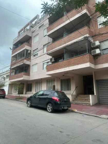 Venta Dpto 2 Dormitorios Artigas 450