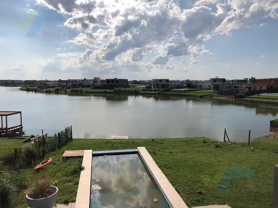Venta De Casa San Sebastian  Con Pileta A La Laguna