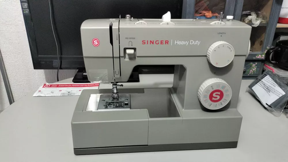 Máquina de coser Singer 4452 Mecánica 32 puntadas, Facilita Pro Mx, STX4,  Color Gris