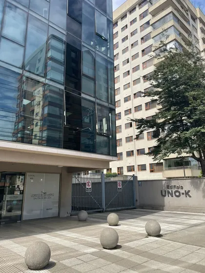 Arriendo Oficina En Edificio Uno-k, A Pasos Del Portal