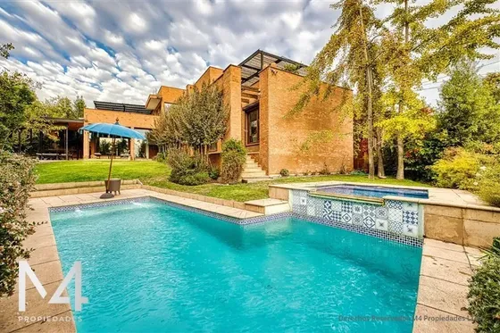 Casa En Venta De 5 Dorm. En Lo Barnechea