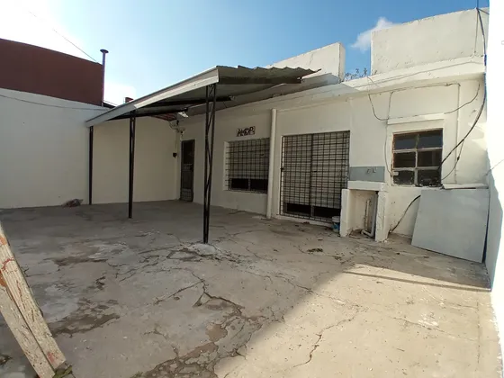 Casa Tipo Ph En Alquiler Con Patio En Wilde De 3 Ambientes