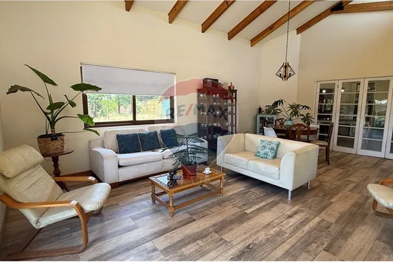 Oportunidad! Hermosa, Ampliada Y Remodelada 3 Dorm