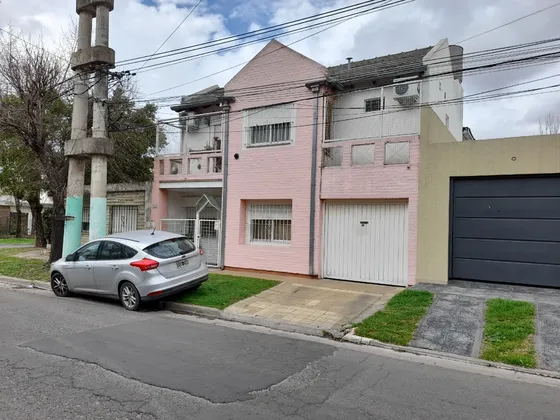 Duplex En Venta 5 Ambientes, Barrio Luna, Hurlingham