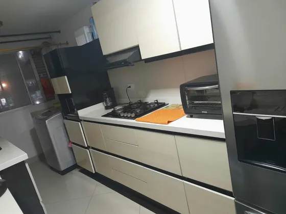 Apto De Cuatro Habitaciones Y Estudio