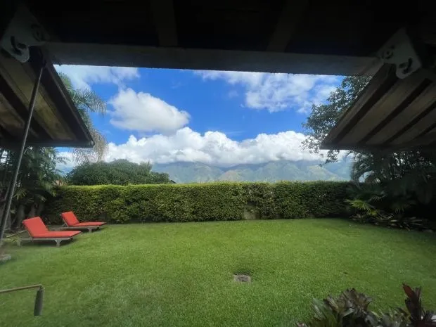En Venta Casa En Calle Cerrada En Colinas De Los Ruíces, Con Vista Al Avila