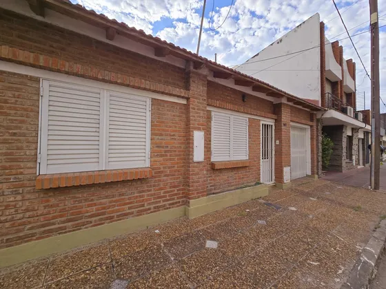 Se Vende Casa 2 Dormitorios En Barrio Constituyentes