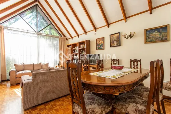 Casa En Venta A Pasos Colegio Manquehue. En Vitacura