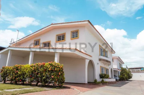 En Venta Casa En Lecheria C R Villas Paraiso