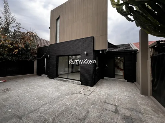 Casa En Venta De 4 Dorm. En Vitacura