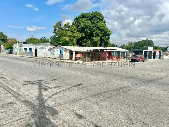 Casa Comercial En Venta En Cabudare En La Mata Codigo 2 6 7 7 8 3 Mildred Si Lo Que Buscaba Era Una Oportunidad De Negocio Le Traemos Esta Excelente Esquina Comercial En La Calle Mas Movida Y Transita
