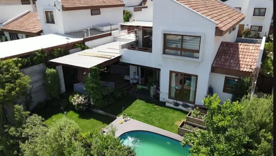 Casa Con Piscina, Quincho Y Terraza En Seguro Condominio
