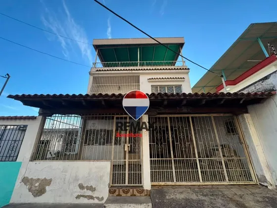 Remax Aventura Ofrece Casa Comercial En Venta | Casco Central De Guatire | Ideal Para Inversión