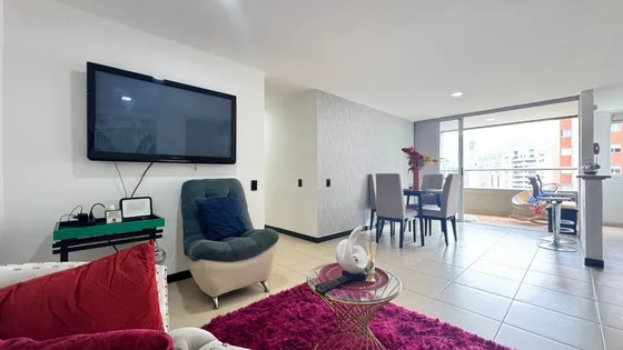 Venta De Amplio Apartamento En La Loma De San José Parte Baja