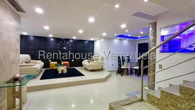 Ana Karina Molleja Vende Hermosa Y Moderna Casa En Cabudare Centro , Lara / Akm