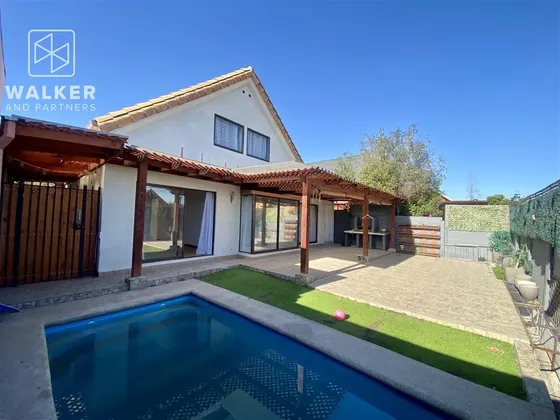 Casa En Venta Frente Al Parque Rojas Magallanes 3d2b Piscina