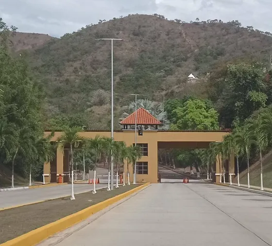 Venta Parcela Con Casa Por Terminar En Lomas Del Country Guataparo Valencia Fp 238343